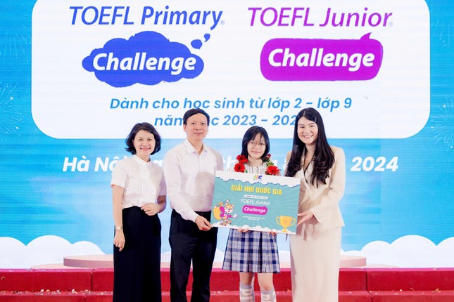 'Bí kíp' chinh phục cuộc thi tiếng Anh TOEFL Challenge của nữ sinh lớp 9 trường Giảng Võ 